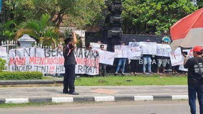 Forum Pemberdayaan Mayarakat Blora Gelar Orasi Didepan Gedung DPRD, Dukung Pengesahan RUU TNI