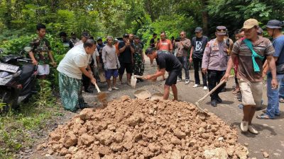 Bupati Blora Turun Tangan, Pengurukan 20 Truk Grosok di Jalan Rusak Jadi Sorotan