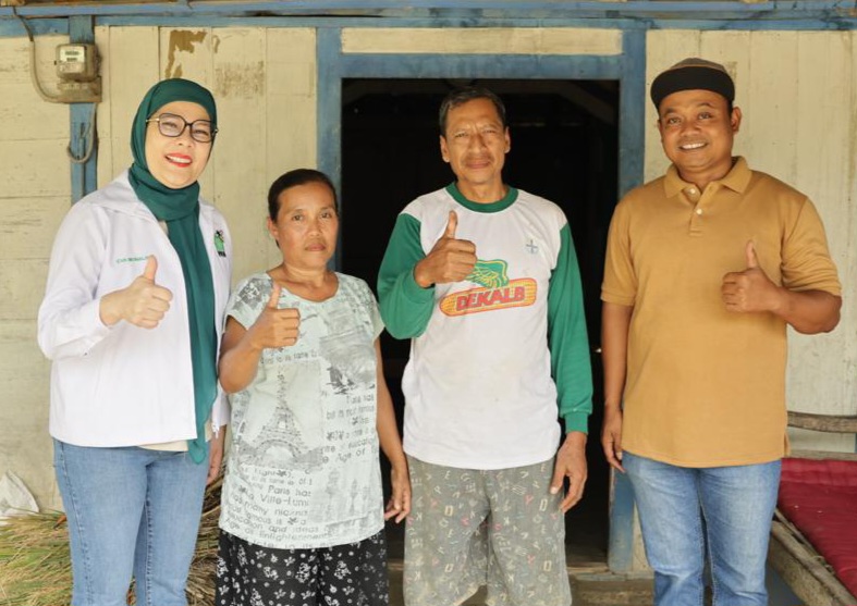 Foto Istimewa : Anggota DPR RI Eva Monalisa melakukan kunjungan calon penerima bedah rumah di Desa Jejeruk, Kecamatan Bogorejo.