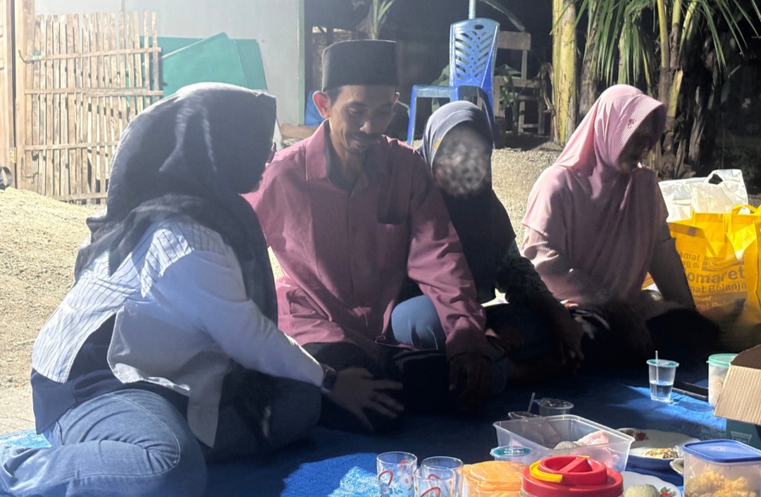 Anggota DPRD Kabupaten Blora Komisi D, Fraksi Gerindra, Ika Dewi Susanti mengunjungi rumah duka korban di Desa Mojorembun, Kradenan, Blora.