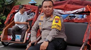 AKBP Wawan Andi Susanto hadir dalam penyerahan 100 becak dari Presiden Prabowo di Rumah Dinas Bupati Blora.